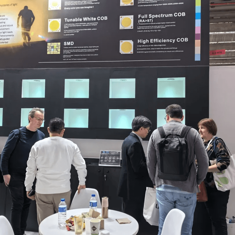 See how the domestic light illuminates the Frankfurt International Pavilion